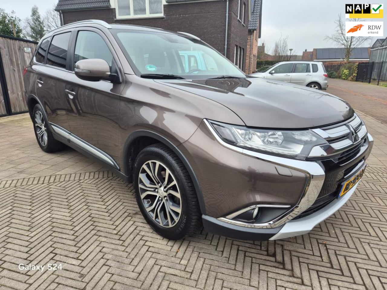 Mitsubishi Outlander - 2.0 Instyle 4WD Nieuwe automaat! - AutoWereld.nl