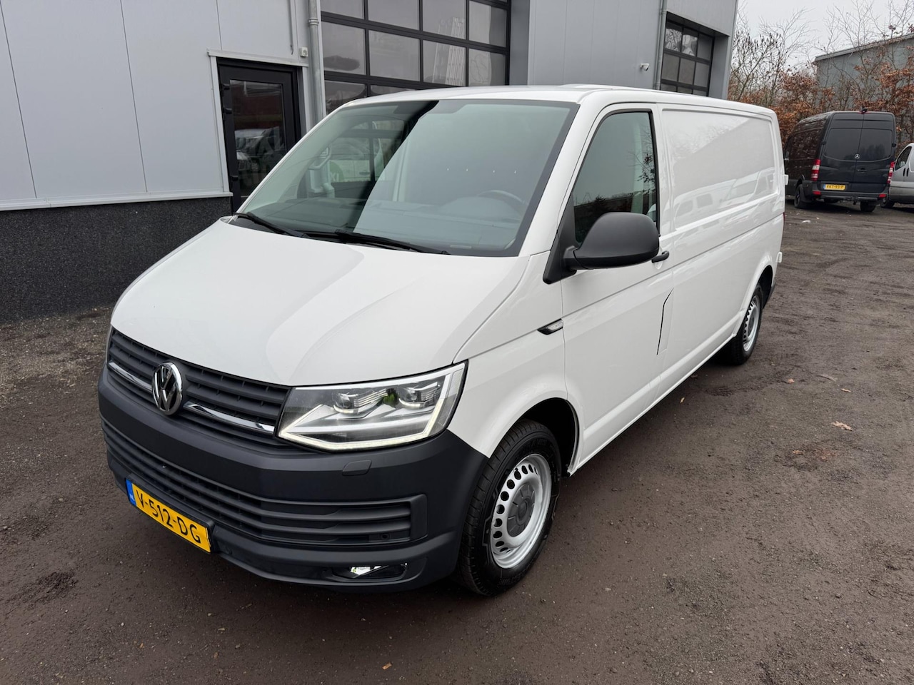 Volkswagen Transporter - 2.0 TDI L2H1 Navi / 1 Eigenaar / Dealer Onderhouden - AutoWereld.nl