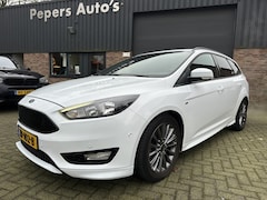 Ford Focus Wagon - ST -LINE . 140 PK pakeer hulp Navi sportvelgen enz 1.0 stoel verwarming