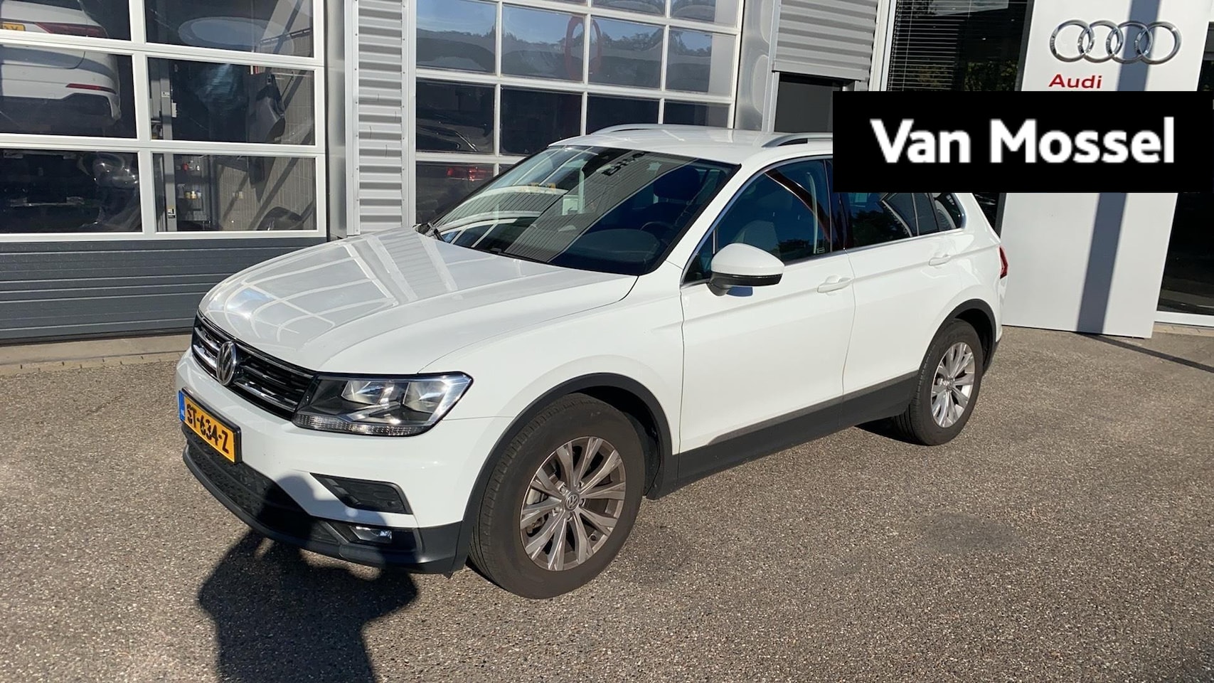 Volkswagen Tiguan - 1.4 TSI ACT Comfortline Business 150 PK | Navigatie | Parkeersensoren | Keyless | Trekhaak - AutoWereld.nl