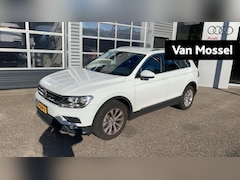 Volkswagen Tiguan - 1.4 TSI ACT Comfortline Business 150 PK | Navigatie | Parkeersensoren | Keyless | Trekhaak