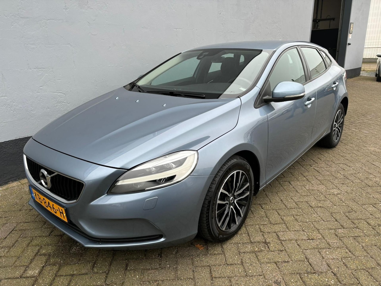 Volvo V40 - 2.0 T2 Momentum - Stoelverwarming - Navigatie - AutoWereld.nl