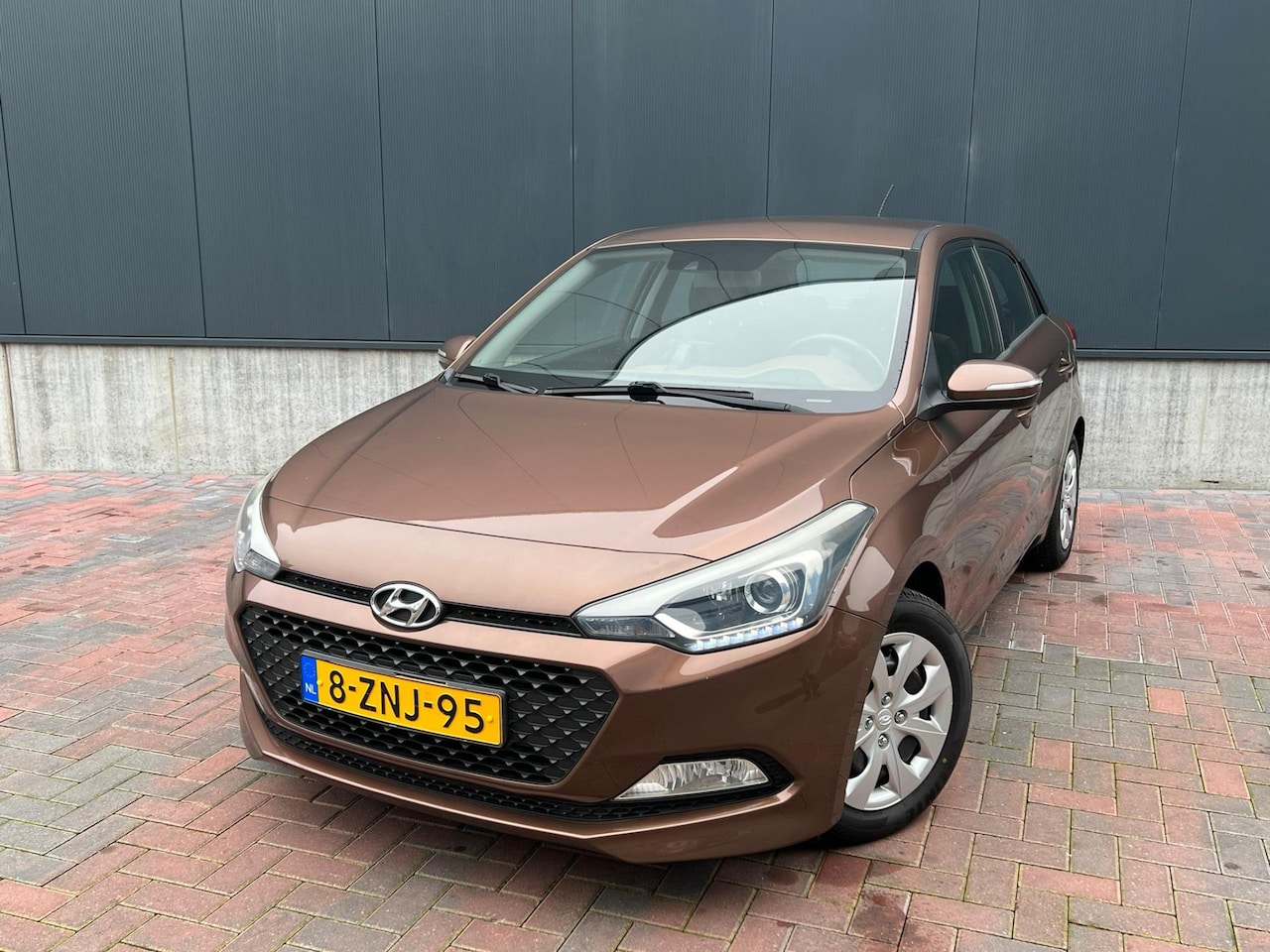 Hyundai i20 - 1.2 HP i-Motion * Cruise * Airco * Trekhaak * Led * Goed Onderhouden - AutoWereld.nl