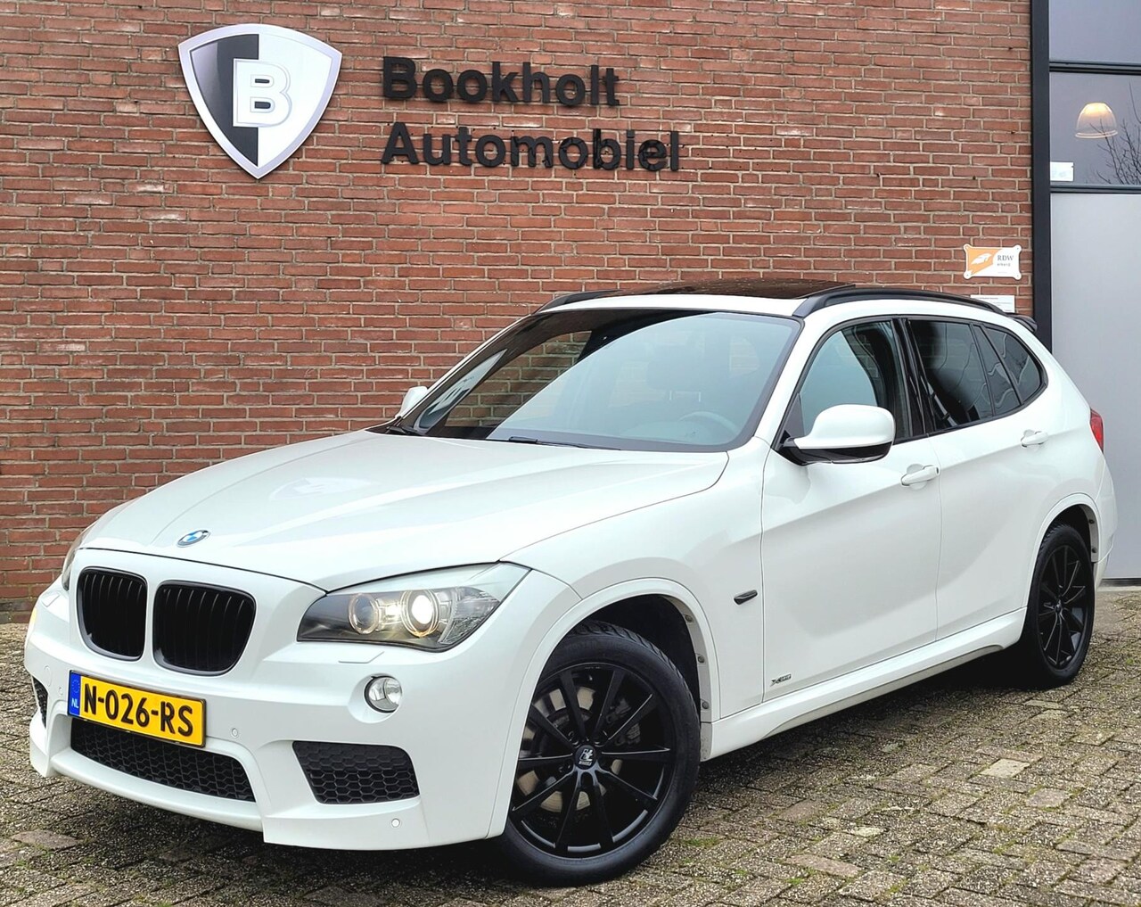 BMW X1 - XDrive28i M-sport, Panorama, Camera, HIFI, DAB - AutoWereld.nl