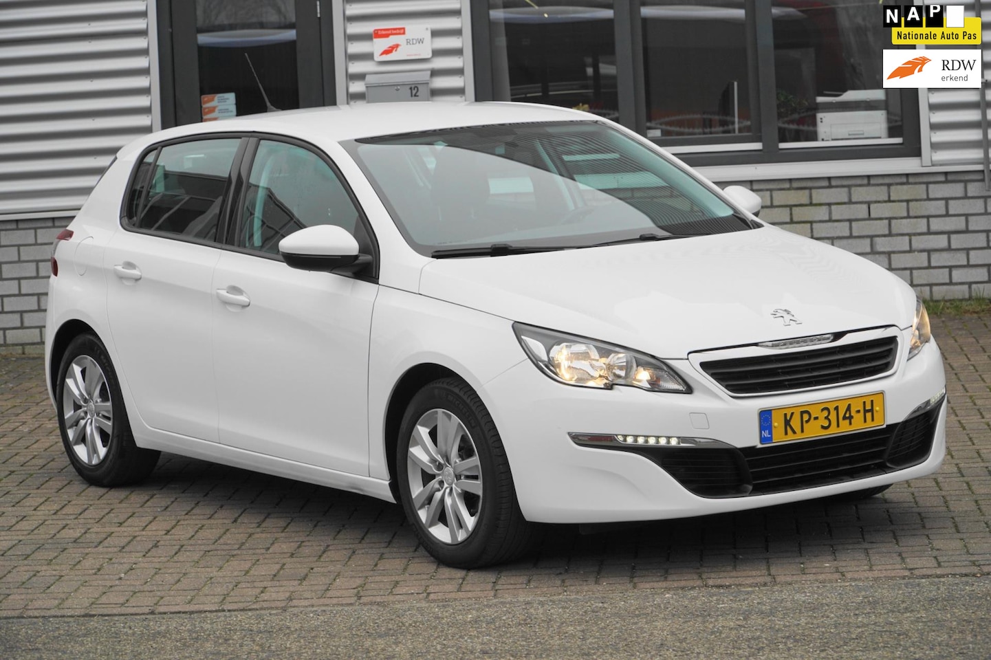 Peugeot 308 - 1.2 PureTech Blue Lease NETTE AUTO - AutoWereld.nl