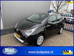 Toyota Aygo - 1.0 VVT-i x-play AIRCO / CAMERA / CARPLAY / INCL BTW / 1E EIGENAAR / NEDERLANDSE AUTO