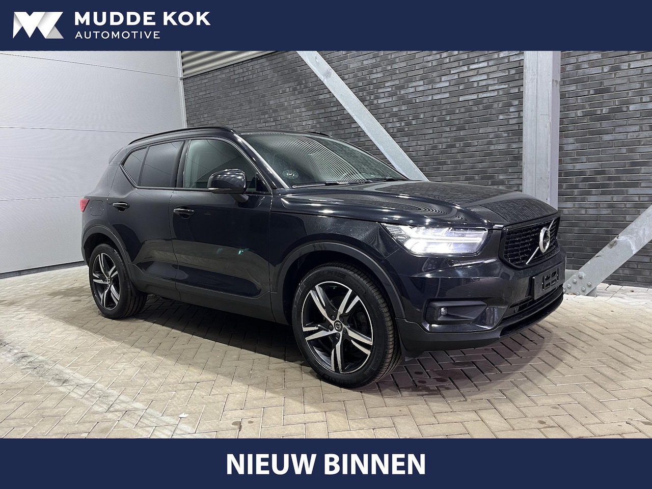 Volvo XC40 - T4 R-Design | Panoramadak | 360° Camera | ACC | BLIS | Trekhaak | Stoel+Stuurverwarming - AutoWereld.nl