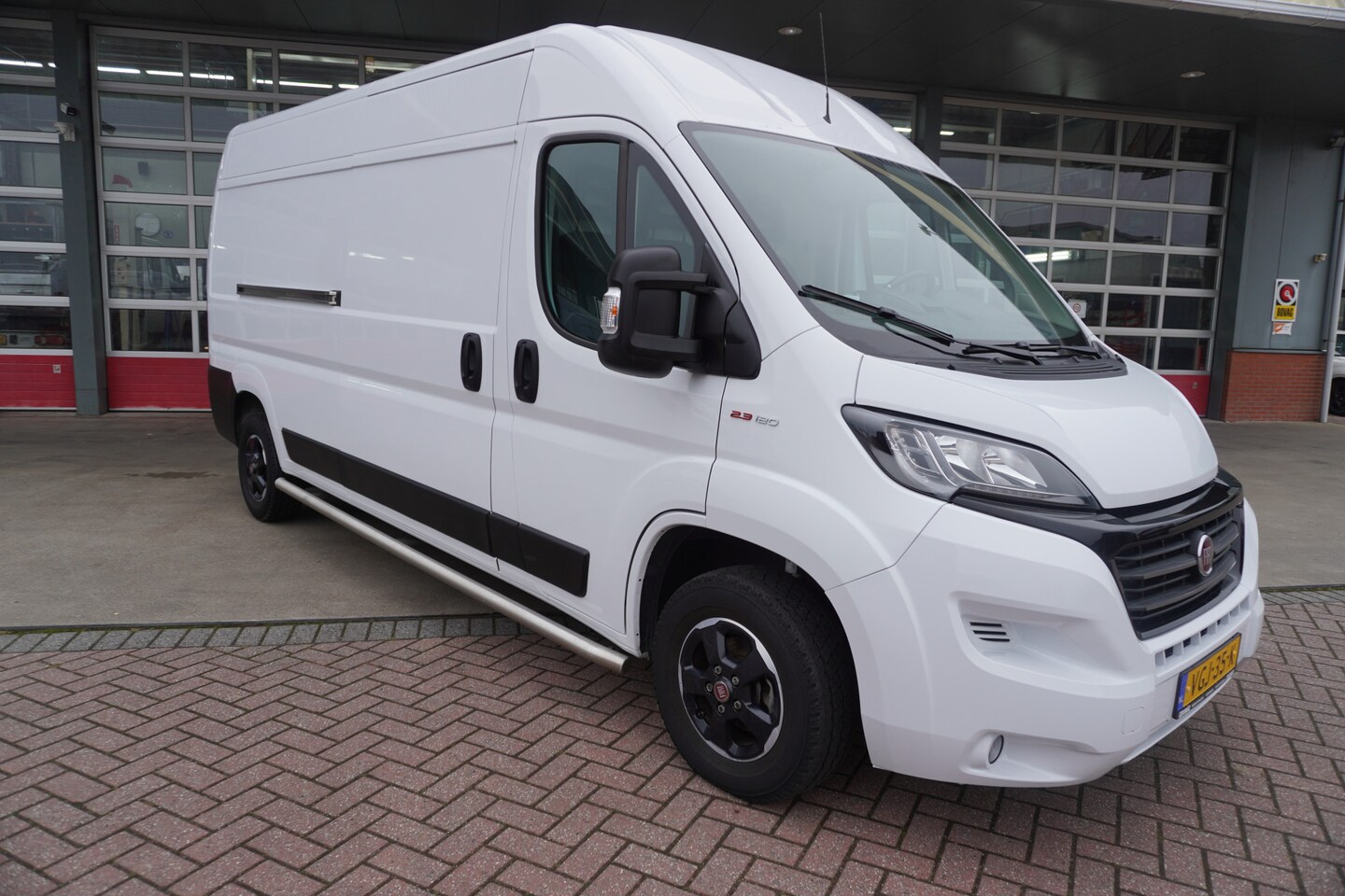 Fiat Ducato - 33 2.3 MultiJet 120PK L3H2 Luxery Airco | Cruise | Navi | Camera - AutoWereld.nl