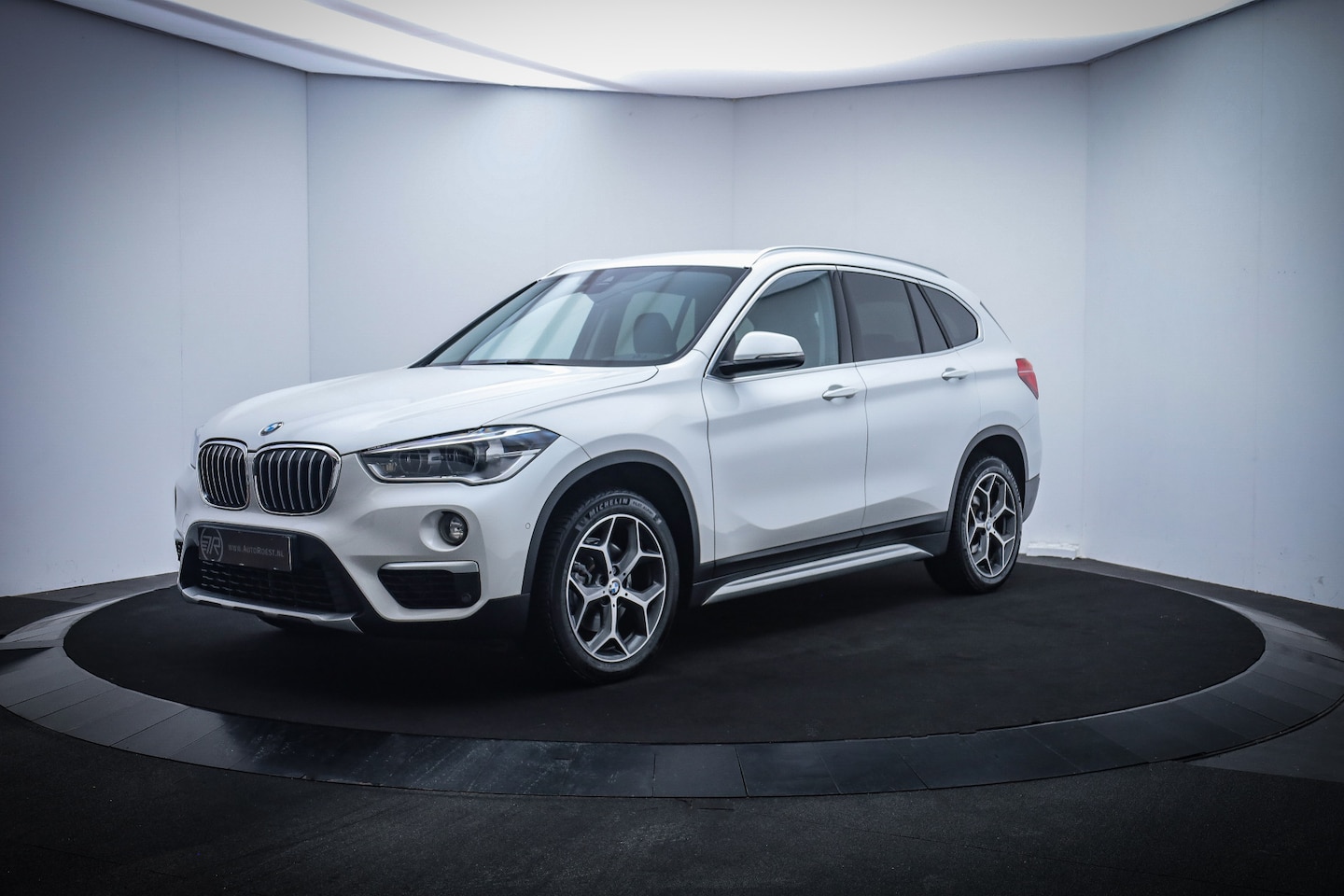 BMW X1 - 18iA X-Line Executive FULL LED/MEMORY/KEYLESS/NAVI/CLIMA/AFN TREKHAAK/STOELVERW./CRUISE/LM - AutoWereld.nl