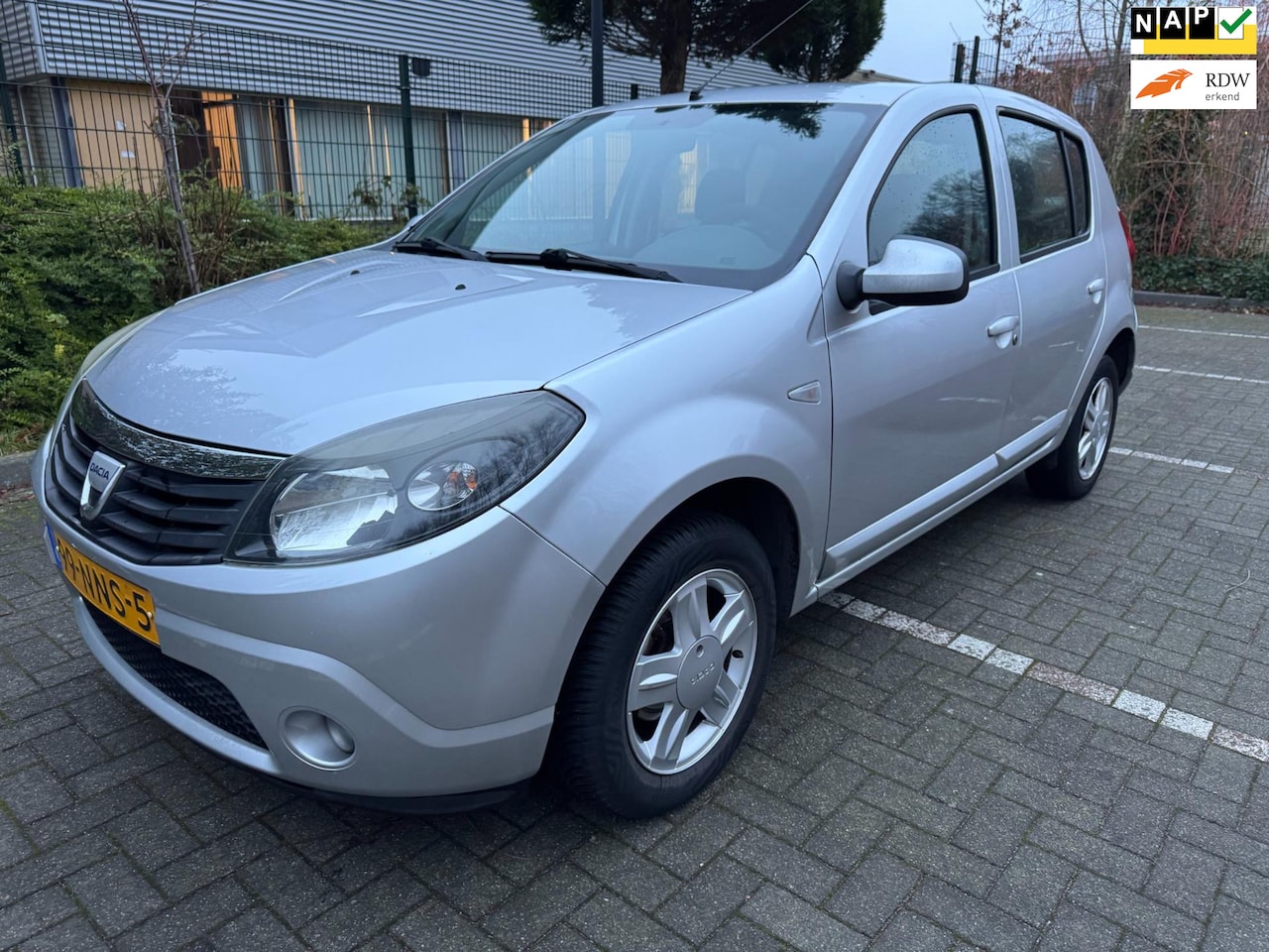 Dacia Sandero - 1.2 Blackline / Airco / LMV - AutoWereld.nl