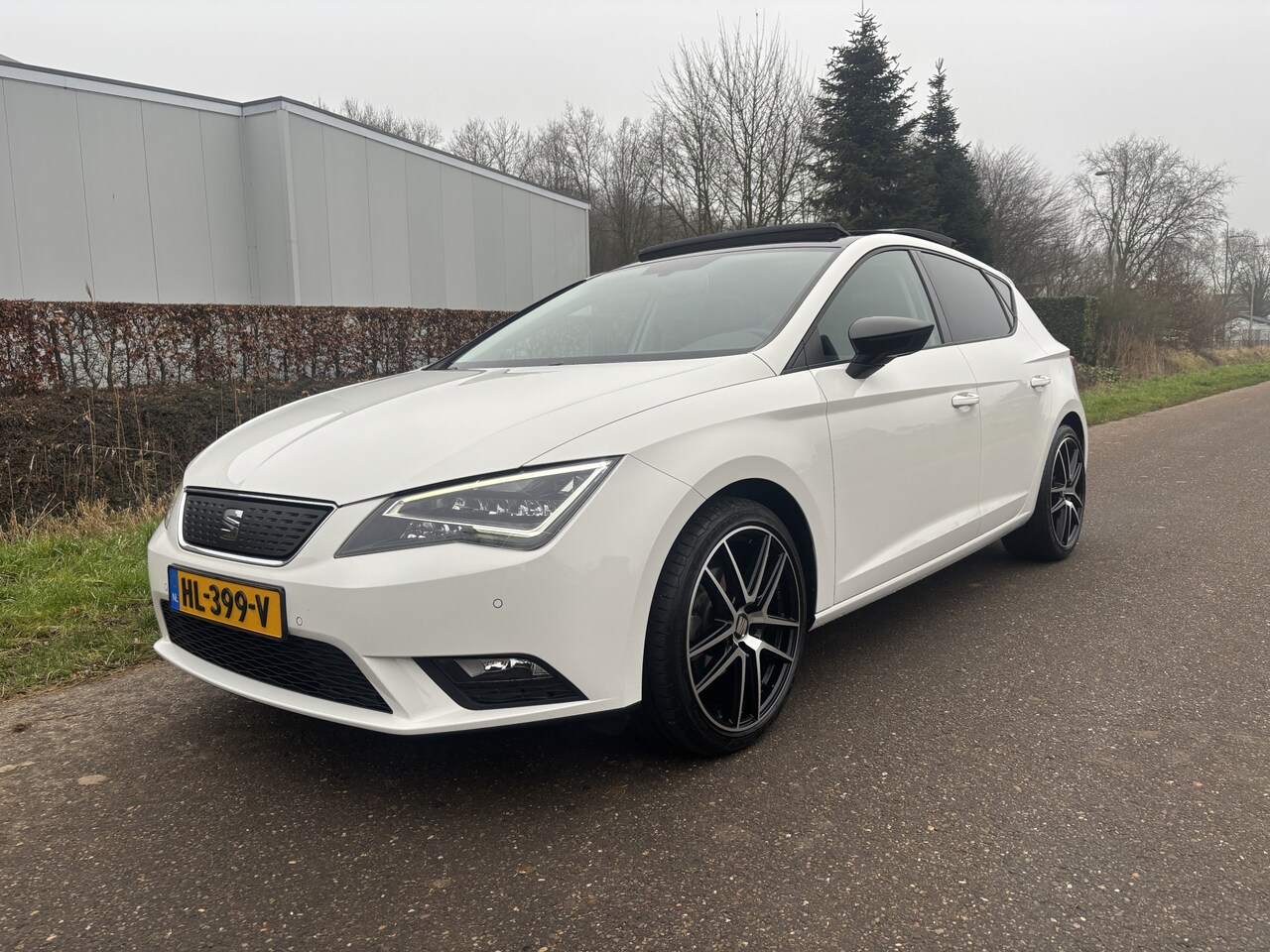 Seat Leon - 1.0 EcoTSI Style Connect / NAVI / PANORAMADAK / 109dkm! NAP! - AutoWereld.nl