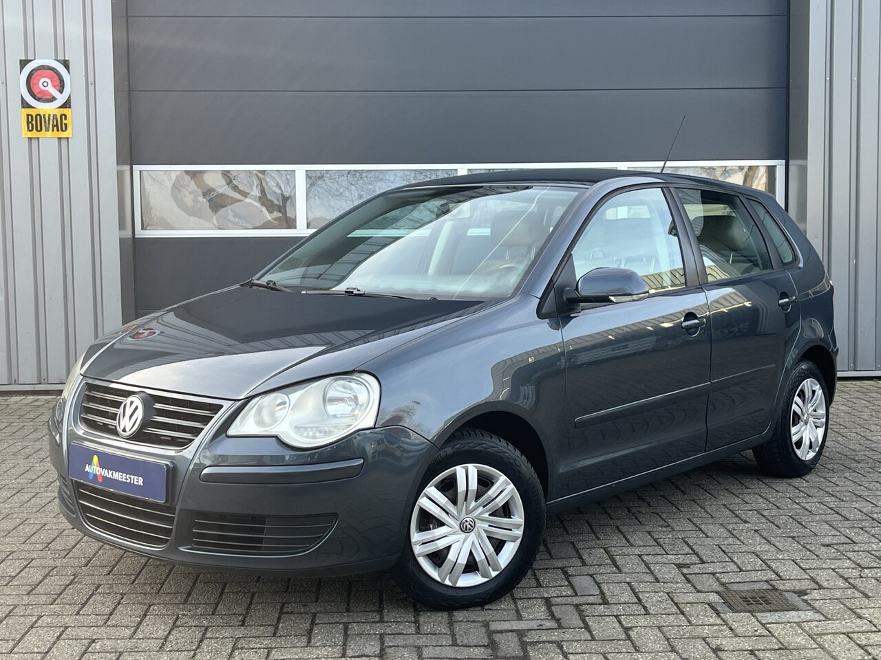 Volkswagen Polo - 1.4-16V Optive | Airco | Leer | All Season | 5-deurs | Interesse? Bel of App naar: 06 30 5 - AutoWereld.nl