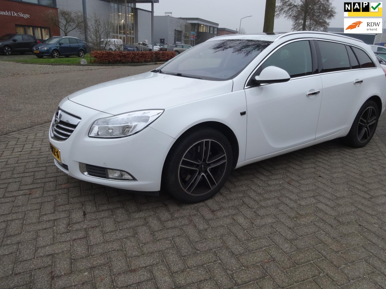 Opel Insignia Sports Tourer - 2.8 T Cosmo 4x4/Automaat/Airco/Navi/Panodak - AutoWereld.nl