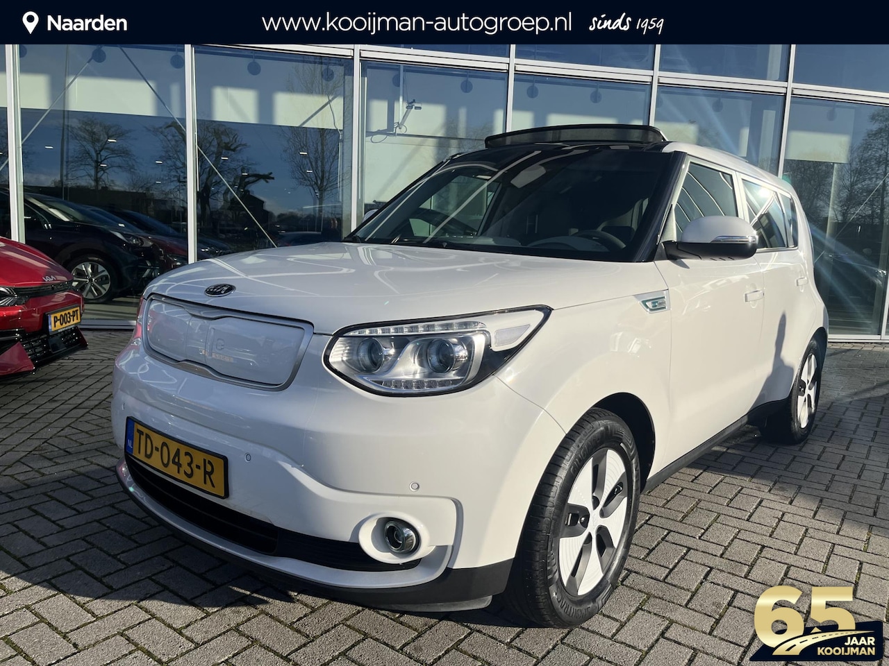 Kia e-Soul - EV Edition 30 kWh | stoelverwarming | Keyless | Stuurverwarming | Panoramisch Schuifdak | - AutoWereld.nl