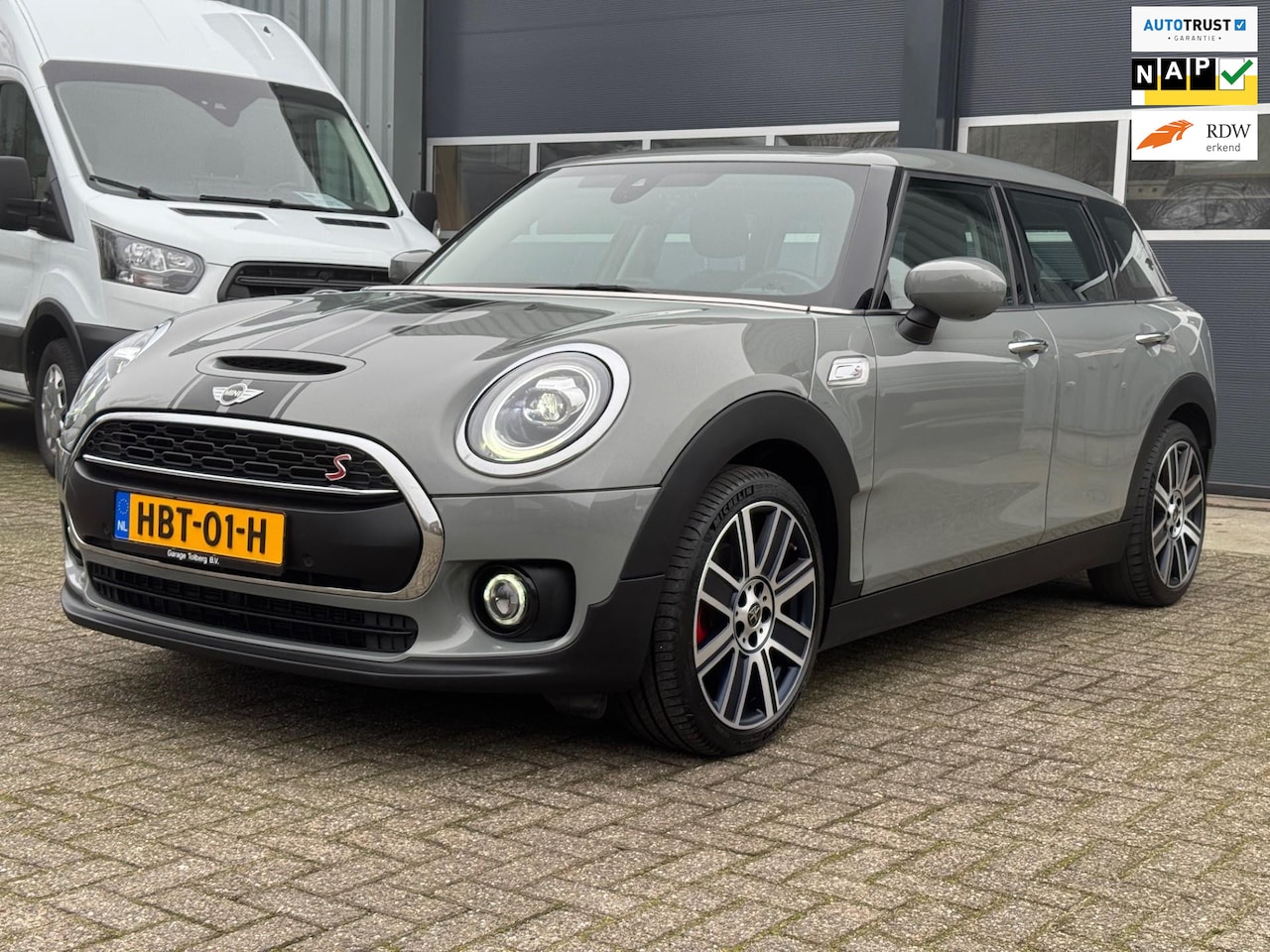 MINI Clubman - Cooper S Pakket/ facelift uitvoering/navi/pano/carplay/led/18 " - AutoWereld.nl