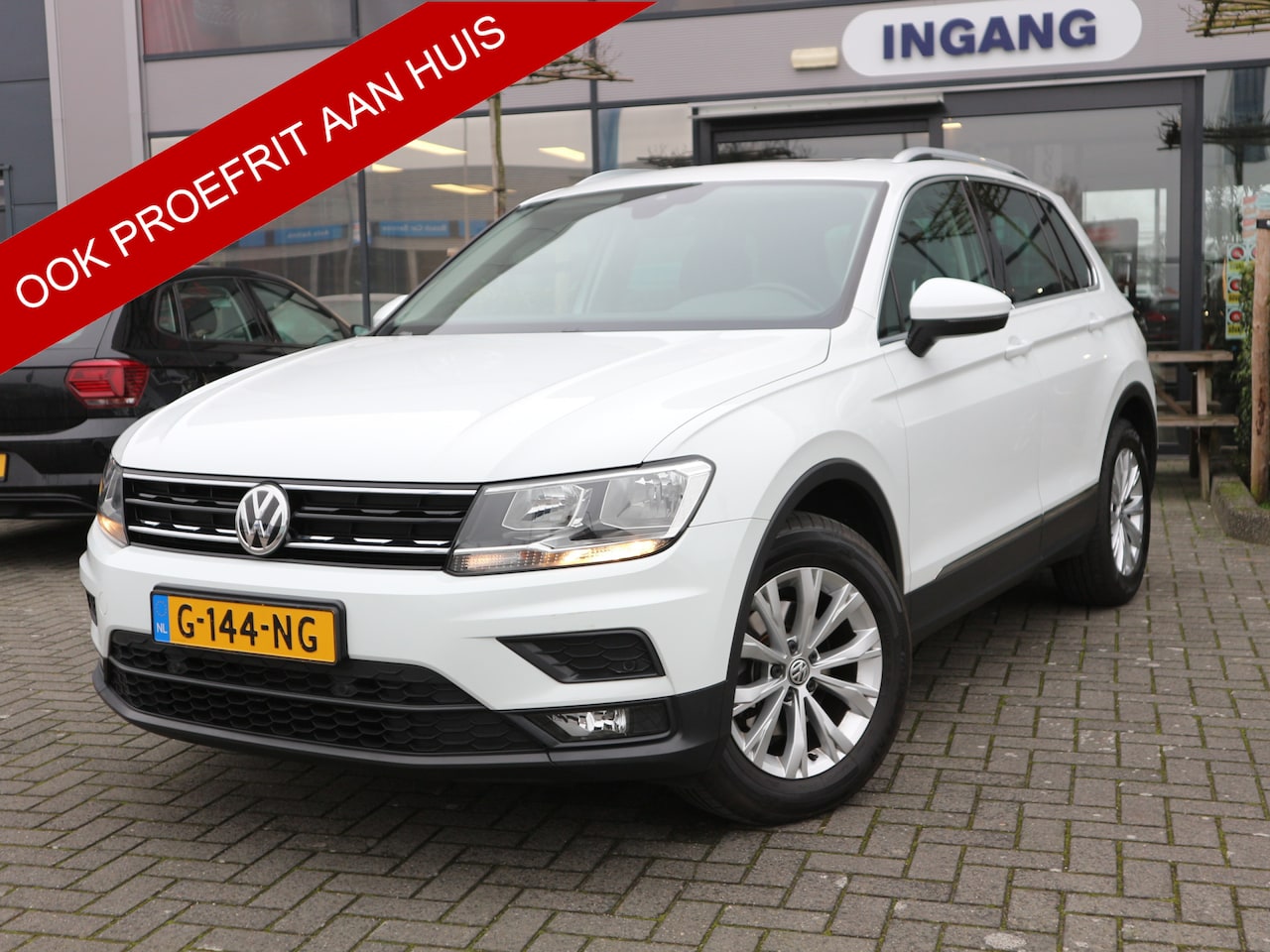 Volkswagen Tiguan - 1.5 TSI Comfortline Business PANO TREKHAAK - AutoWereld.nl