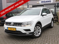 Volkswagen Tiguan - 1.5 TSI Comfortline Business PANO TREKHAAK