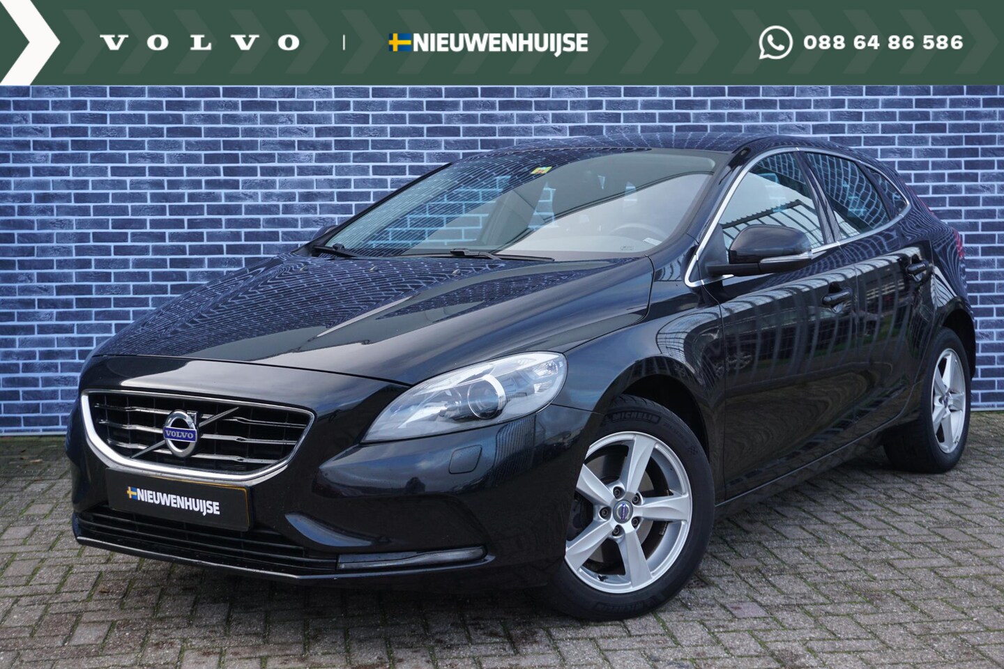 Volvo V40 - 2.0 T2 Momentum | Nieuw Binnen | Bi-Xenon | Stand Kachel | Stoel verwarming | High Perform - AutoWereld.nl