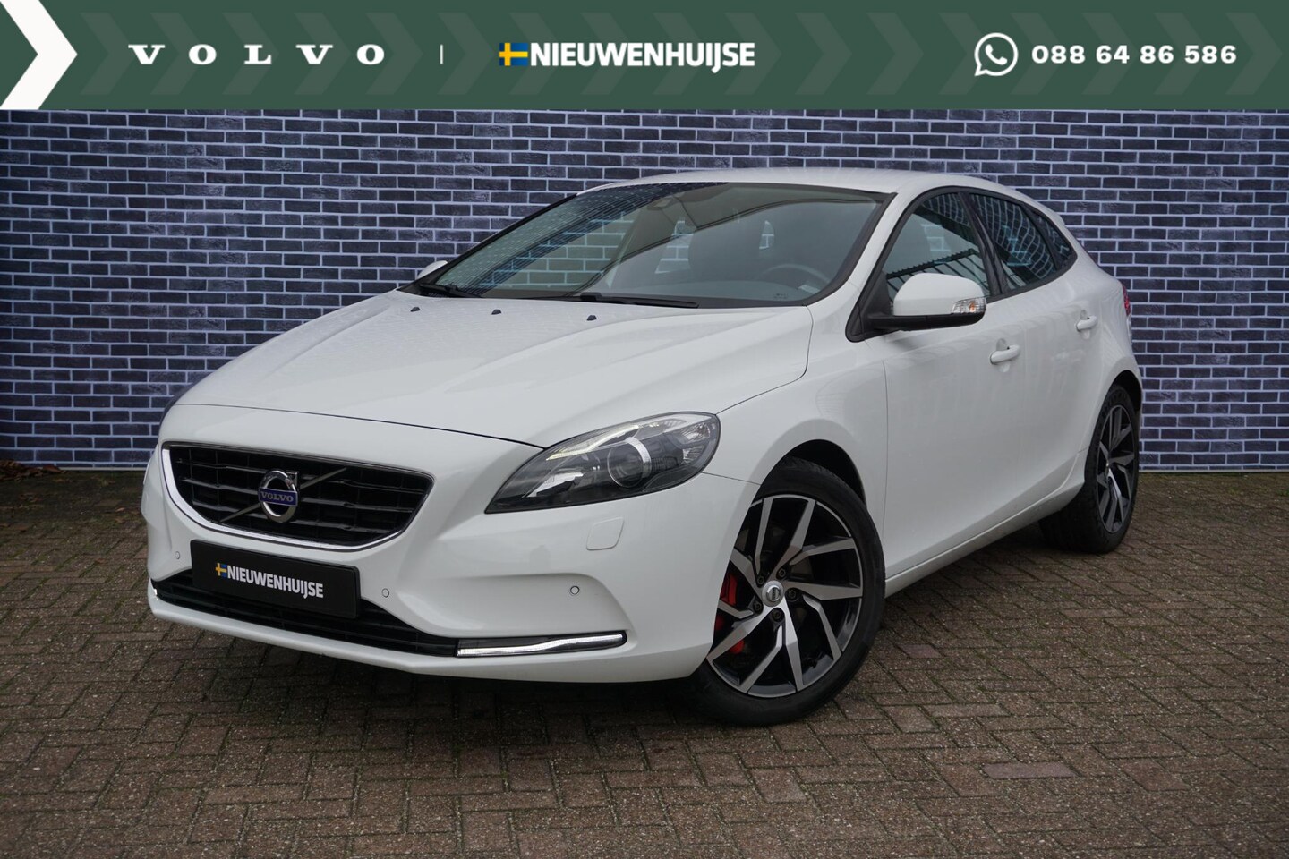 Volvo V40 - 1.5 T2 Kinetic | Trekhaak | Bi-Xenon | Stoelverwarming | Navigatie | Bluetooth | - AutoWereld.nl