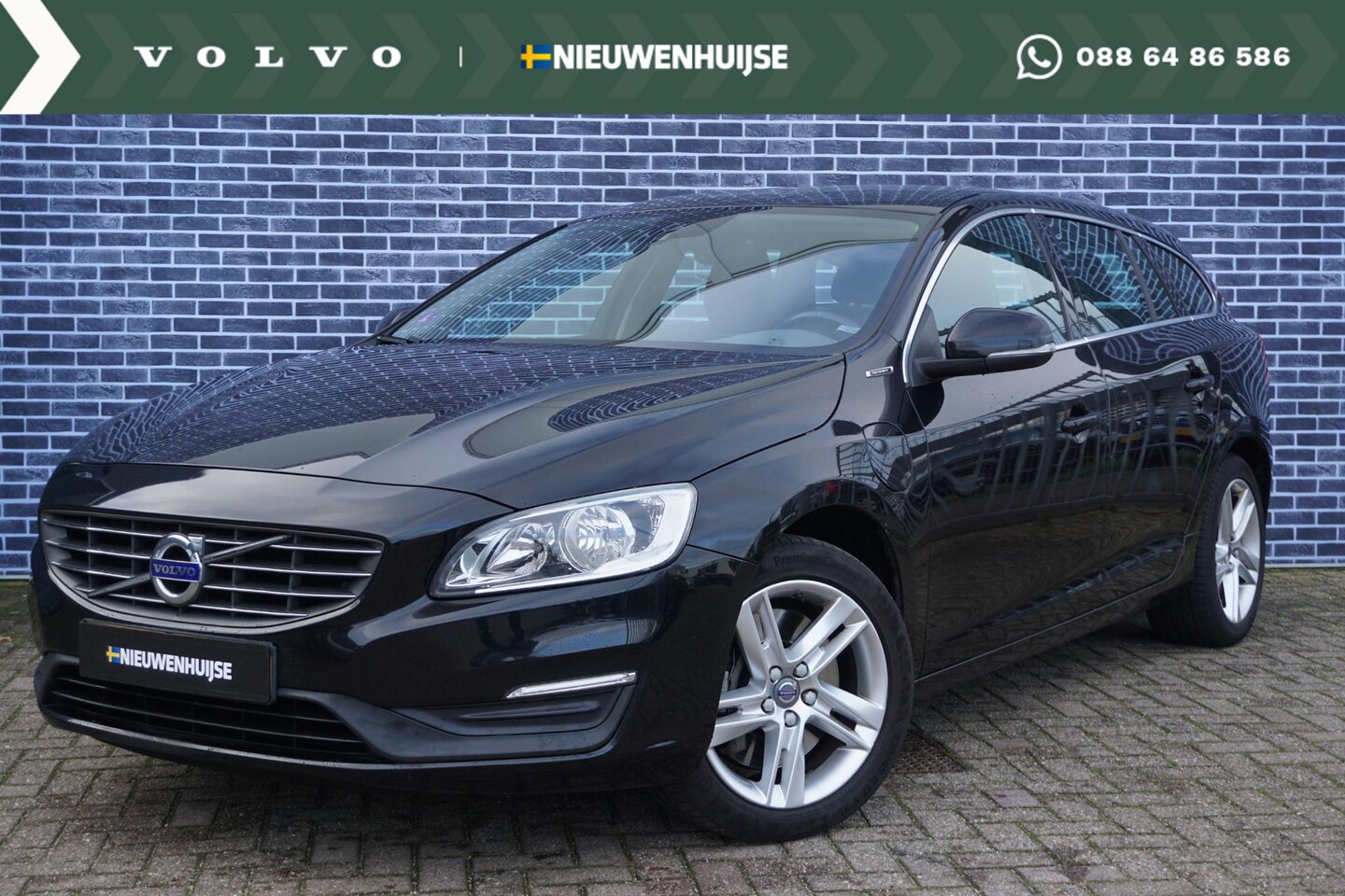 Volvo V60 - 2.4 D6 Twin Engine Momentum | Trekhaak | Stoelverwarming | Navigatie | Bluetooth | - AutoWereld.nl