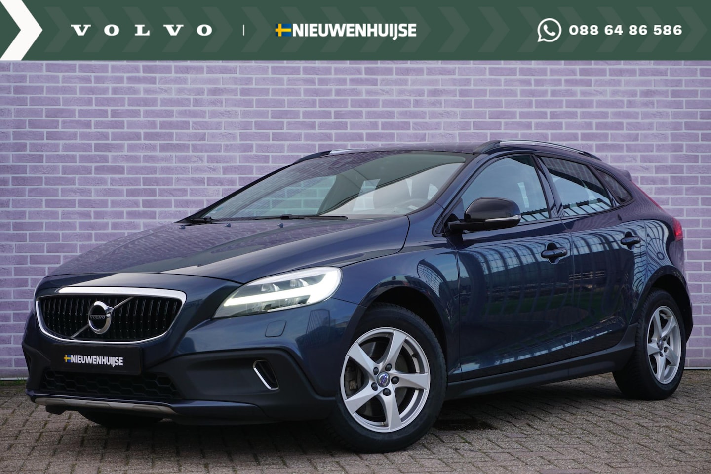 Volvo V40 Cross Country - 1.5 T3 Nordic+ | Trekhaak | Leder | Memory | Panorama dak | Stoelverwarming | Standkachel - AutoWereld.nl