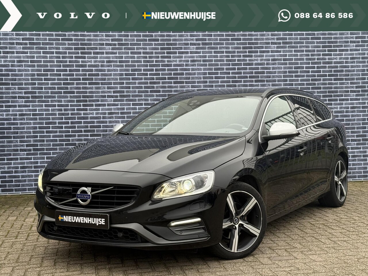 Volvo V60 - 2.0 T4 R-Design | Trekhaak | Adaptieve Cruise controle | Stoel + Stuur verwarming | bi-Xen - AutoWereld.nl