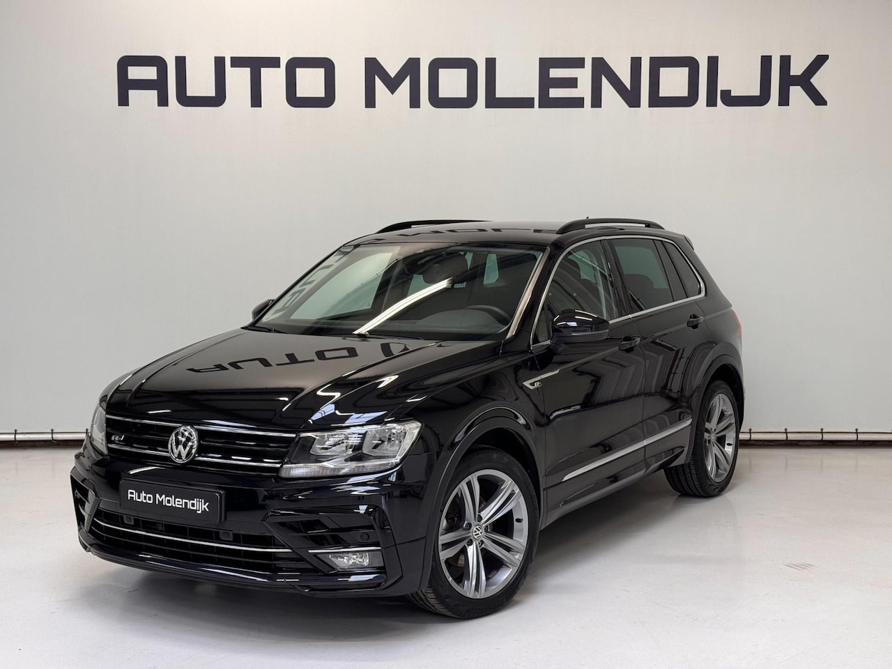 Volkswagen Tiguan - 1.5 TSI 150 PK R-Line Navi / ACC / 19 inch / Apple - AutoWereld.nl