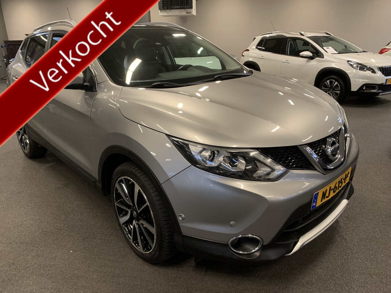 Nissan Qashqai - 1.2 Tekna NAVIGATIE-LEDEREN BEKLEDING-ACHTERUITRIJCAMERA-CLIMATE CONTROL - AutoWereld.nl