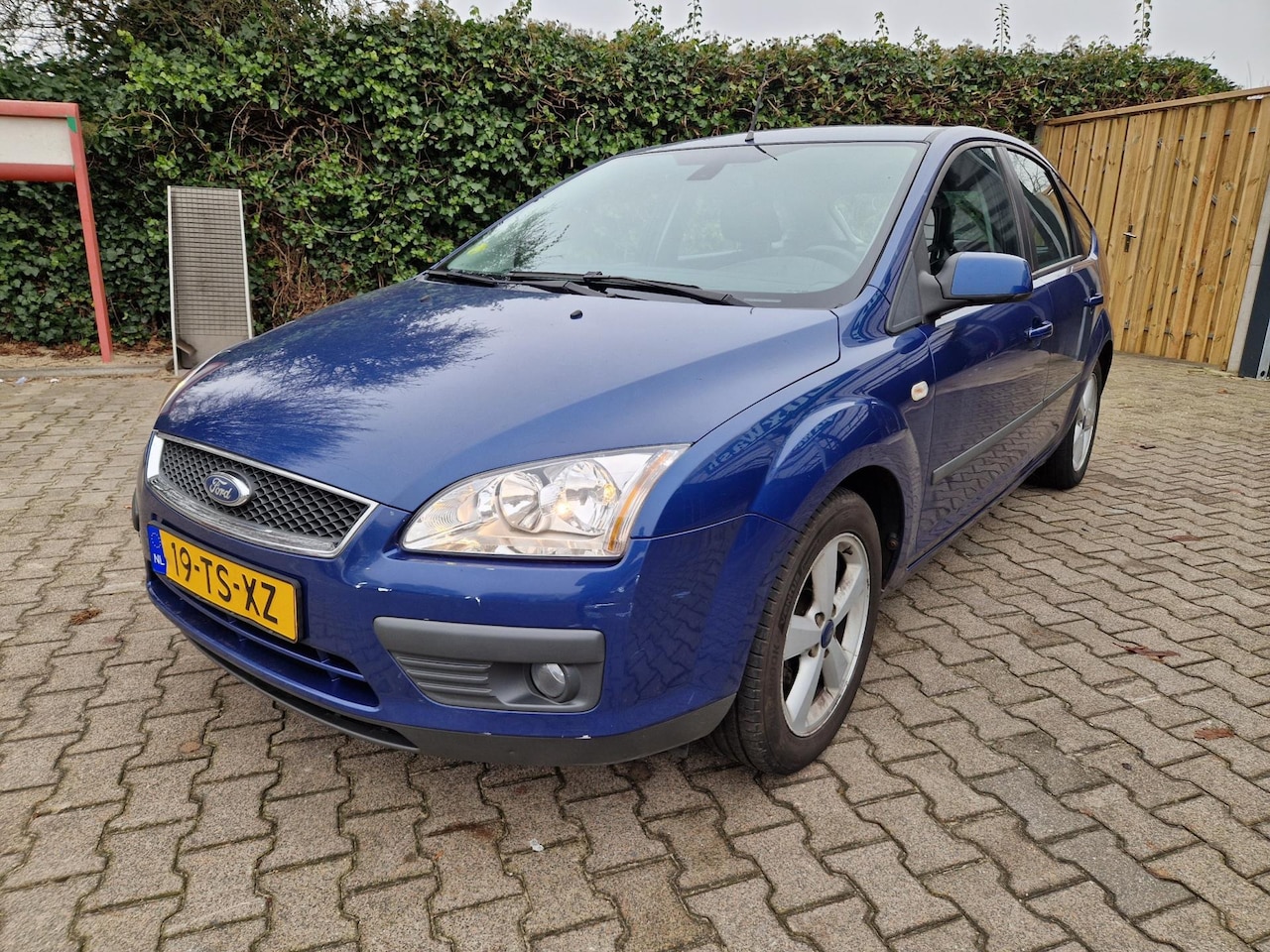 Ford Focus - 1.6-16V Futura/STOELVERWARMING/AIRCO - AutoWereld.nl