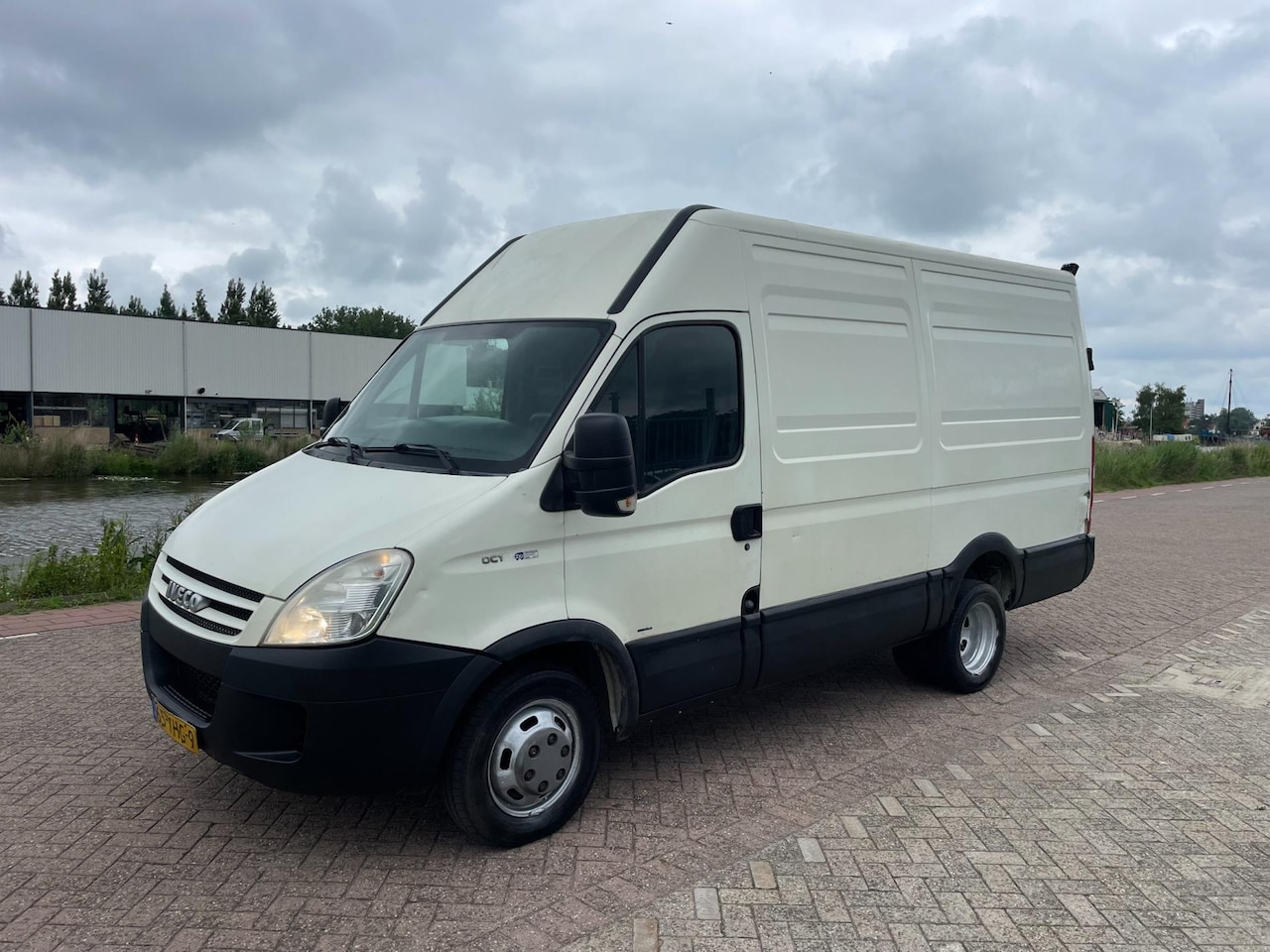 Iveco Daily - 35S18V 330 H2!WEINIG KM:135000!DBL LUCHT!130KW!177PK!BANDEN GOED!ELECKTRISH RAAM&SPIEGEL!6 - AutoWereld.nl