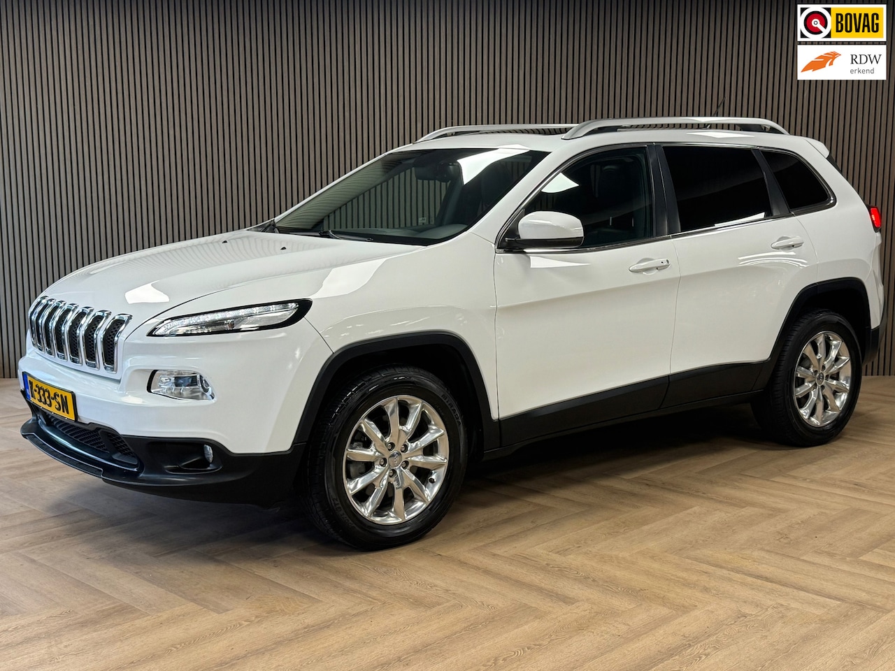 Jeep Cherokee - 3.2 V6 Limited AWD AUT. AIRCO PANORAMDAK LEDER CRUISE PDC CAMERA - AutoWereld.nl