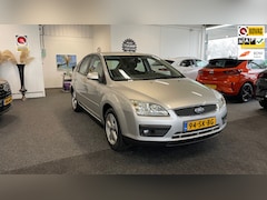 Ford Focus - 1.6-16V Ghia, Airco, Cruise, Trekhaak, Lichtmetaal