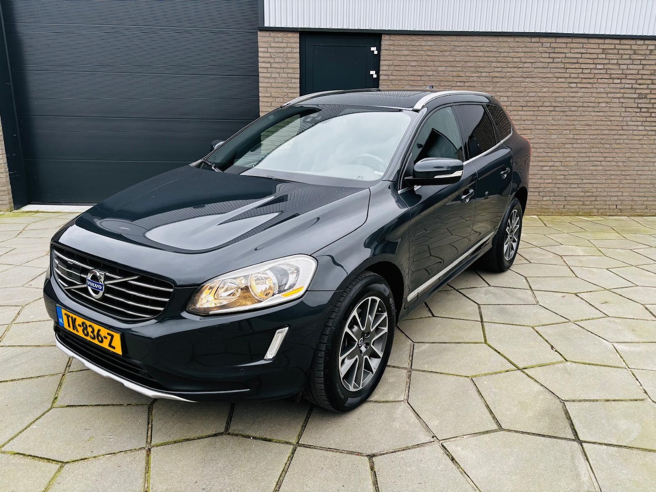 Volvo XC60 - 2.0 D4 FWD Ocean Race |special Edition|Trekhaak|Grijs Leder|PANO schuif/kantel | - AutoWereld.nl