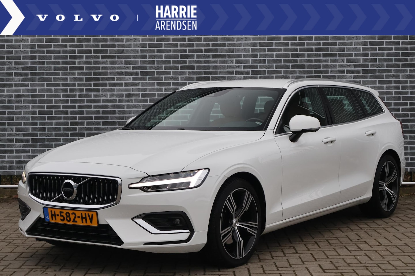 Volvo V60 - 2.0 T4 Inscription | Adaptieve cruise control | Achteruitrijcamera | Elektrische bestuurde - AutoWereld.nl