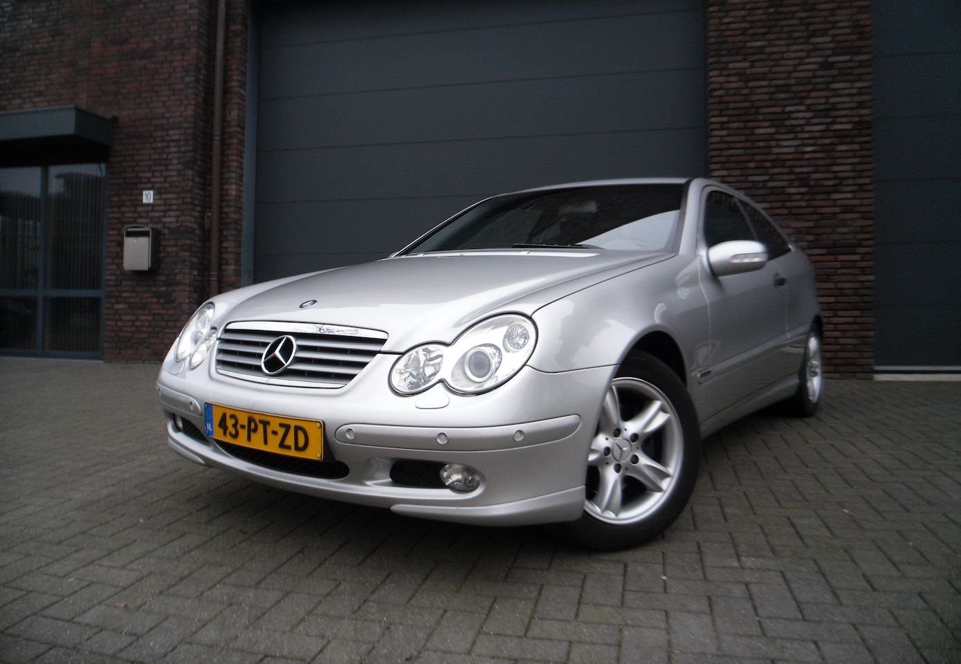 Mercedes-Benz C-klasse Sportcoupé - 180 K. Amice 109d KM Nap Onderhoud boekje aanwezig - AutoWereld.nl