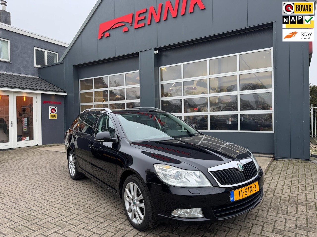 Skoda Octavia Combi - 1.2 TSI Elegance Business Line / Lader / Xenon / trekhaak / NL Auto met NAP - AutoWereld.nl