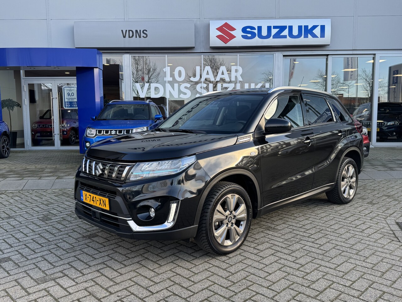 Suzuki Vitara - 1.5 Full Hybrid Select Automaat Fabrieksgarantie All Season Banden info: M. Safari 0492588 - AutoWereld.nl