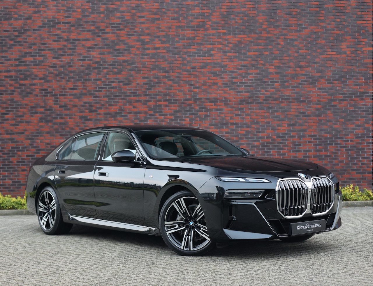 BMW 7-serie - 740d xDrive *Pano*HUD*Bow&Wil*Vierwielbesturing* - AutoWereld.nl