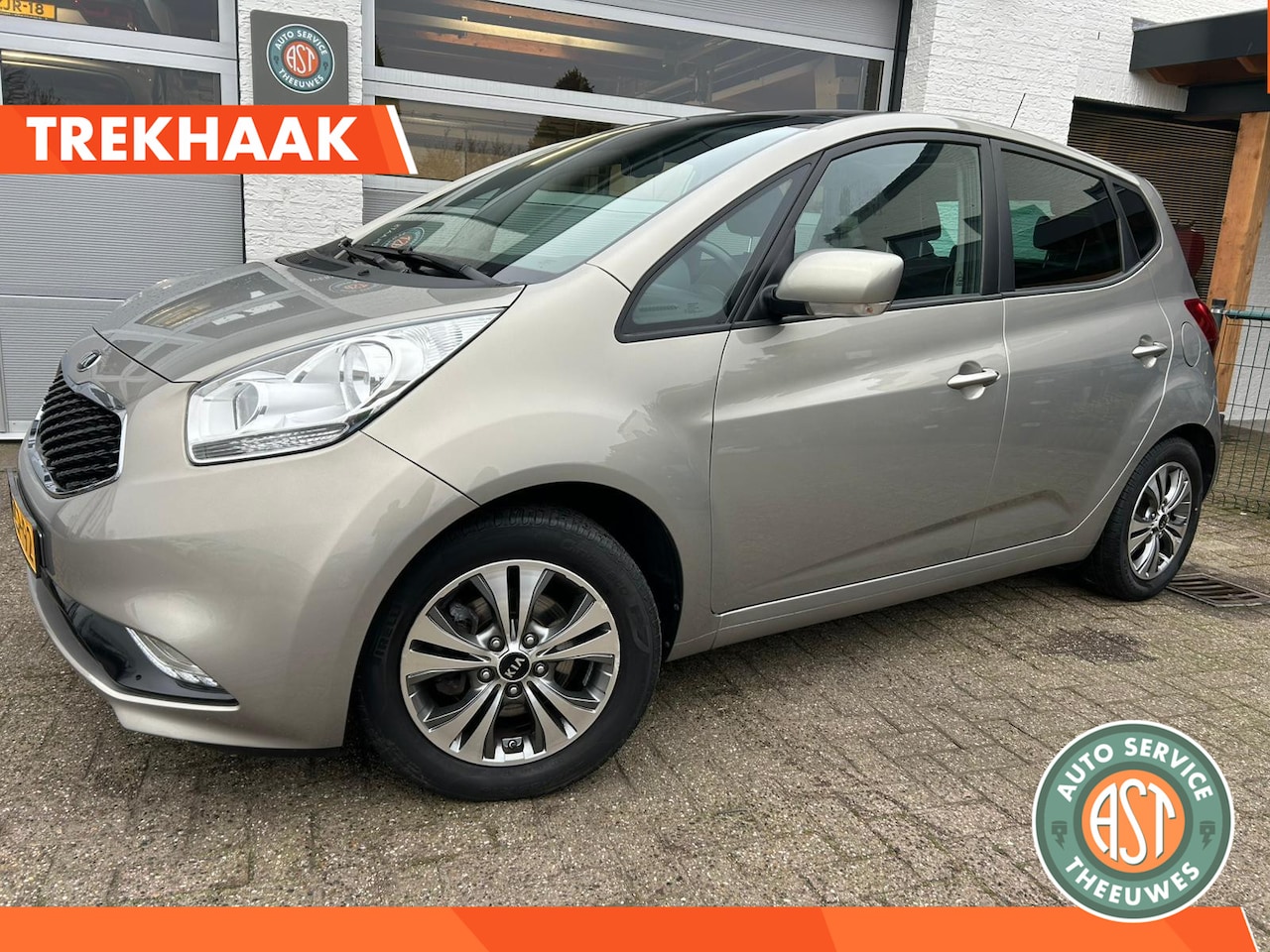 Kia Venga - 1.4 CVVT ExecutiveLine PANO|CRUISE|NAVI|CAMERA - AutoWereld.nl