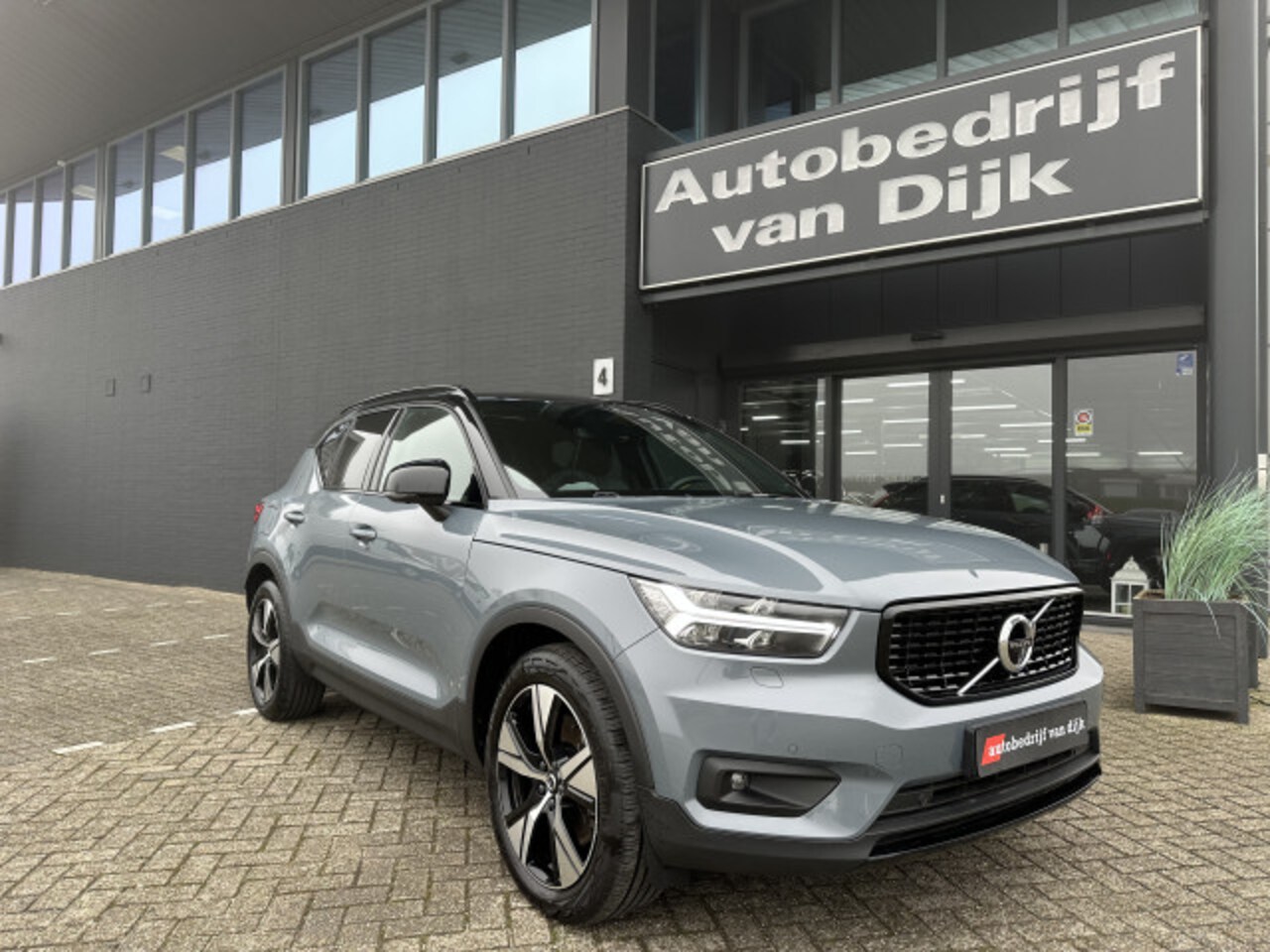 Volvo XC40 - 1.5 T4 Recharge R-Design Trekhaak Panodak Leer H/K - AutoWereld.nl