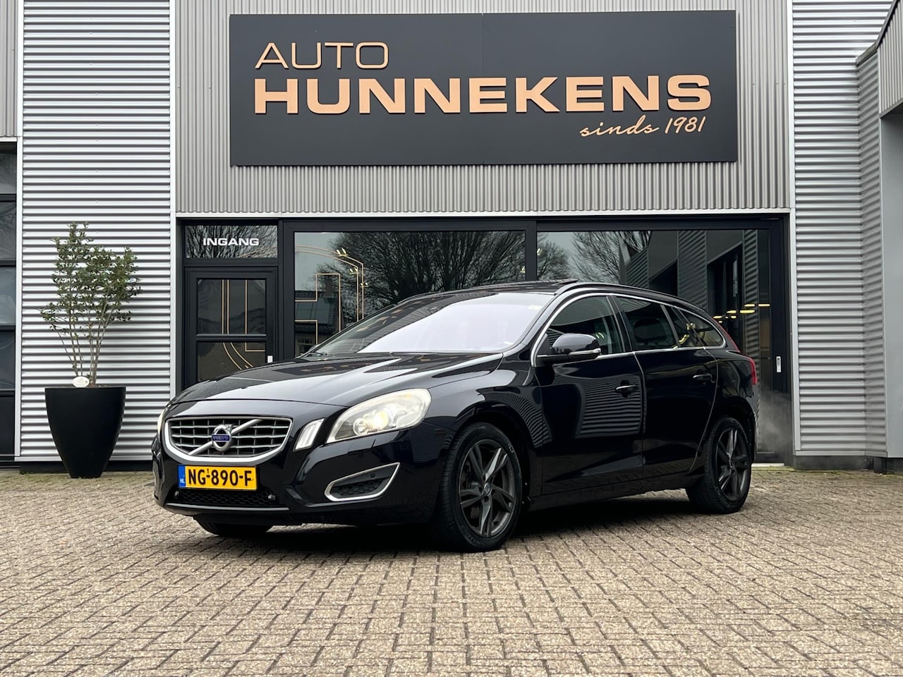 Volvo V60 - 2.0 D4 Summum | SunRoof | Leather | Xenon | Premium audio - AutoWereld.nl