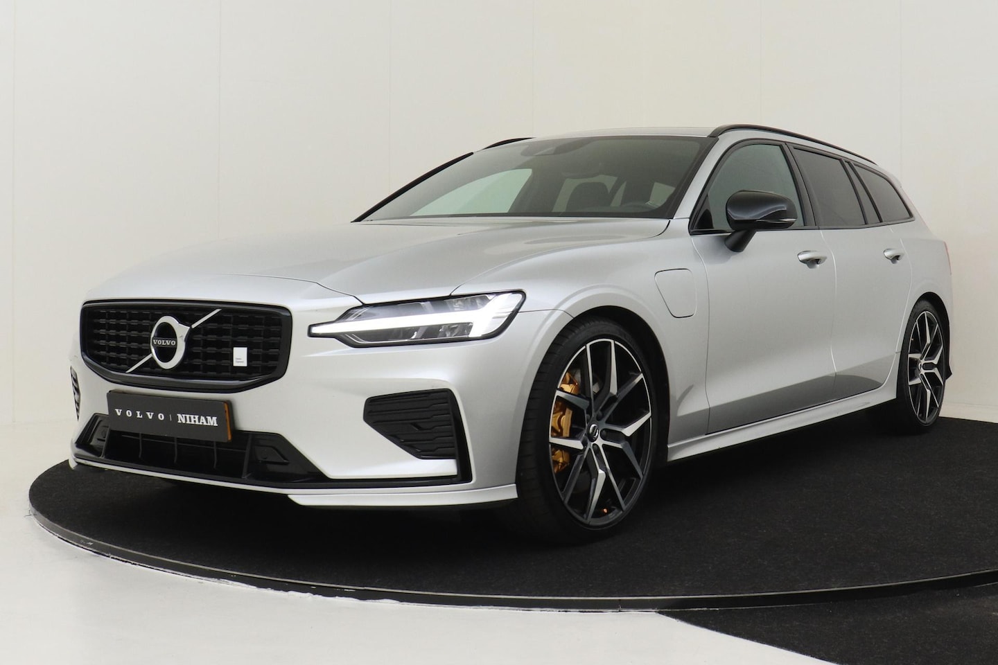 Volvo V60 - T8 AWD POLESTAR ENGINEERED -PANO.DAK|HARMAN/KARDON|MEMORY.SEAT|STYLING|ADAP.CRUISE - AutoWereld.nl