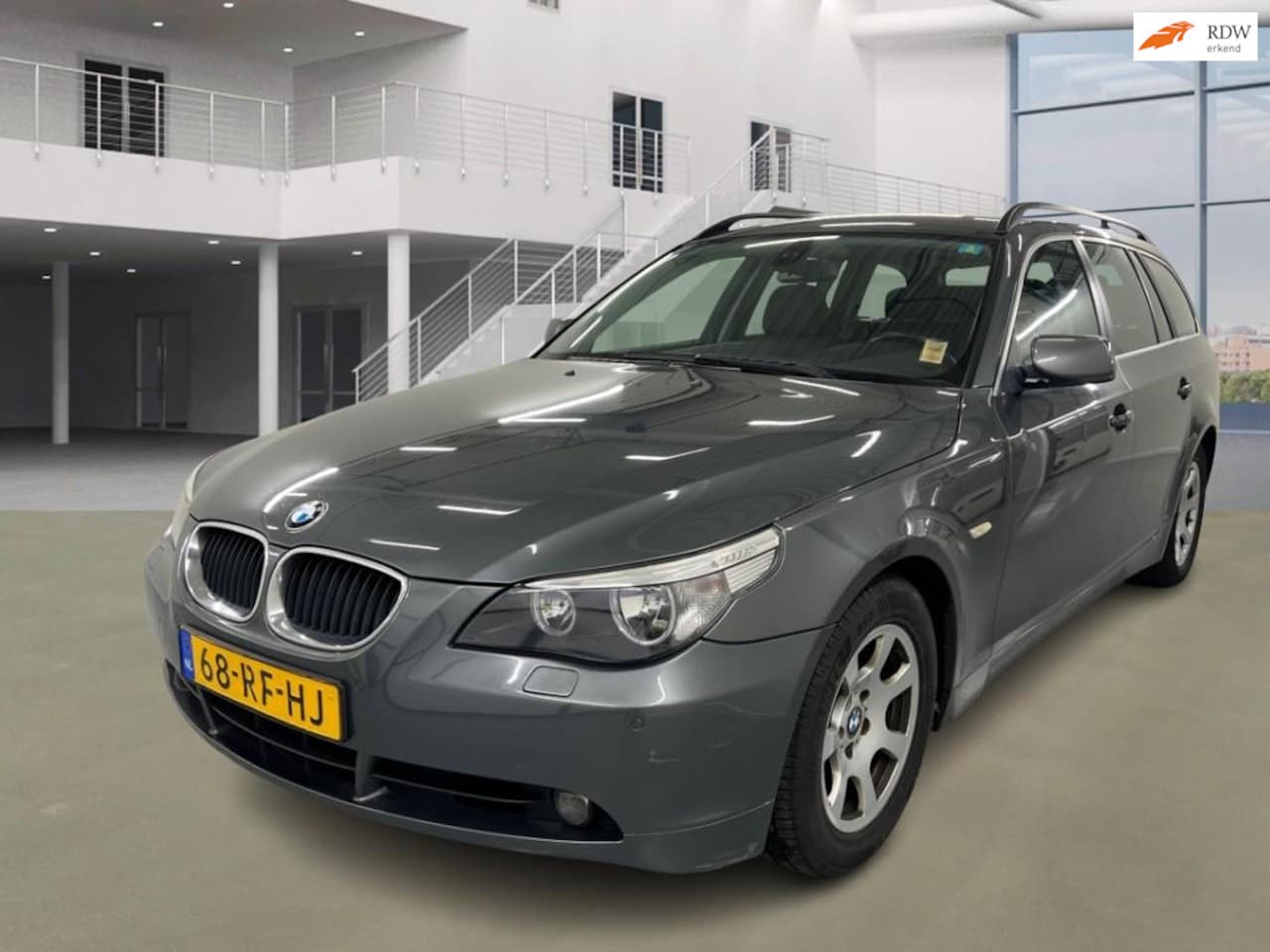 BMW 5-serie Touring - 525i Executive AUT NAVI PSENSOR CRUISE 2 X SLEUTELS - AutoWereld.nl