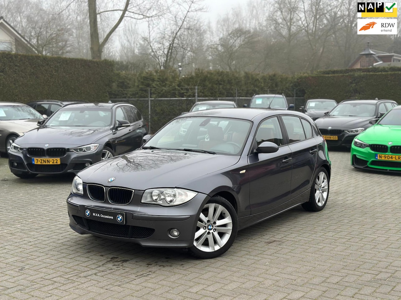 BMW 1-serie - 120i Graphite|Ketting + Klepseals vervangen|Leder|Navi|Sport|Cruise control|Climate contro - AutoWereld.nl