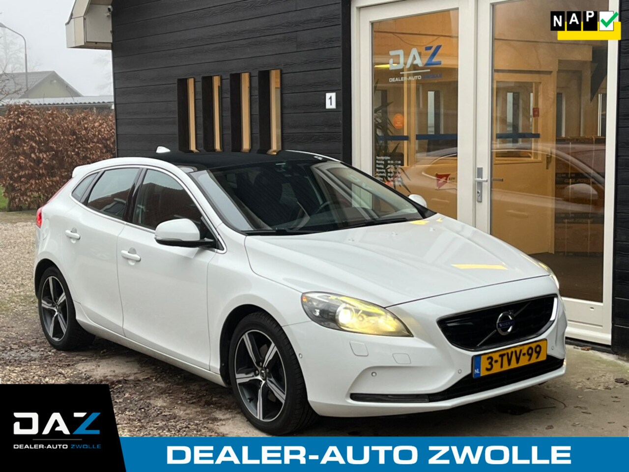 Volvo V40 - 1.6 T4 Summum Ecc/Navi/Pdc/Pano/Lm - AutoWereld.nl