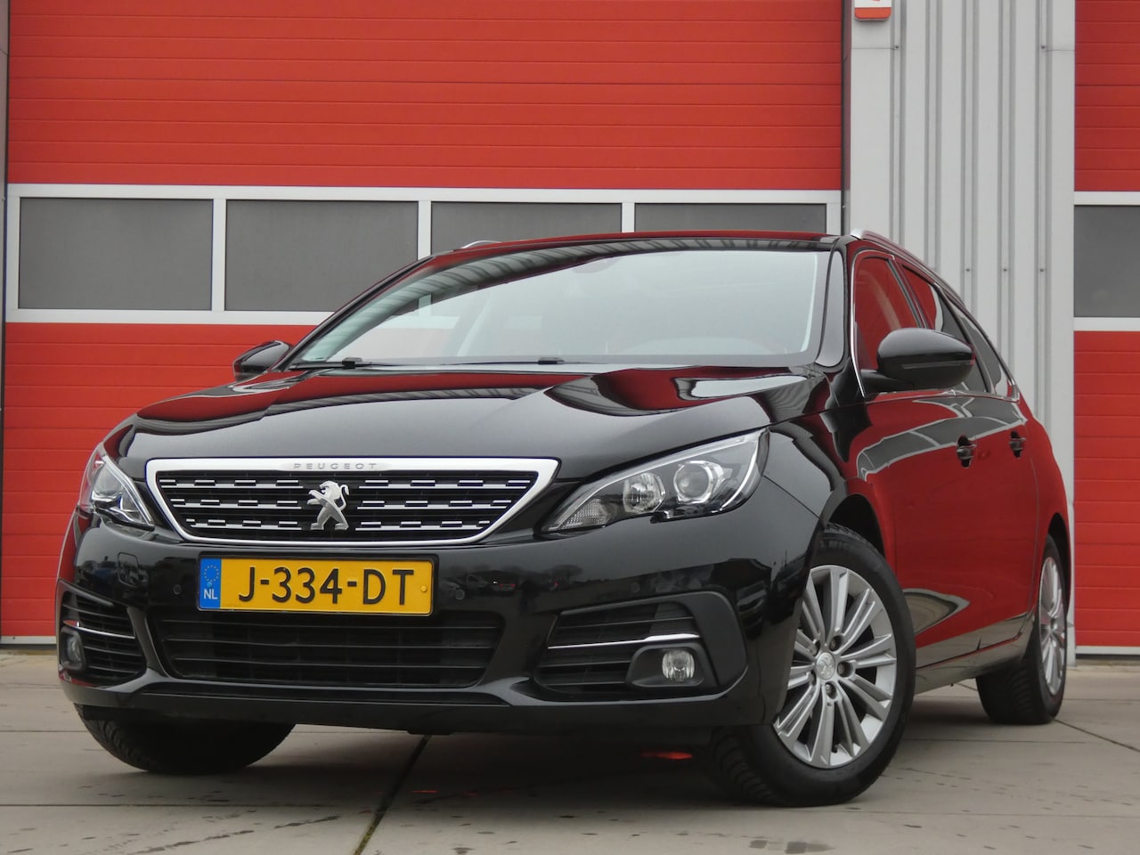 Peugeot 308 SW - 1.2 PureTech Blue Lease Premium/ zeer mooi! - AutoWereld.nl