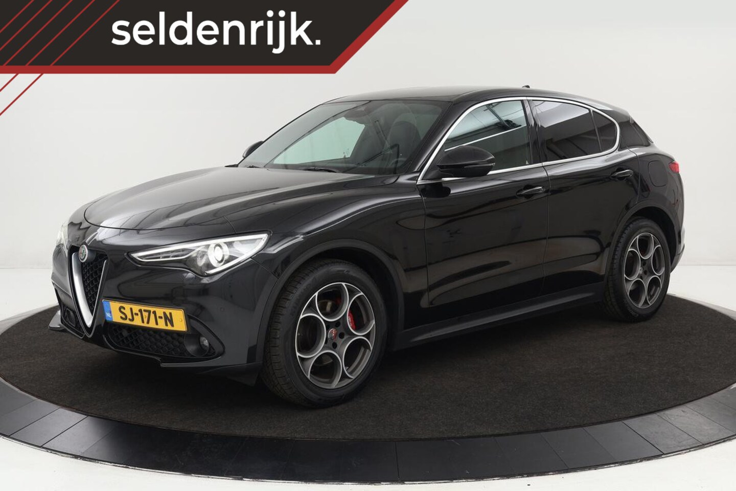 Alfa Romeo Stelvio - 2.2d Super | Trekhaak | Leder | Stoel & stuurverwarming | Camera | Adaptive cruise | Memor - AutoWereld.nl