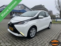 Toyota Aygo - 1.0 VVT-i x-play groot scherm cruise airco 5 drs