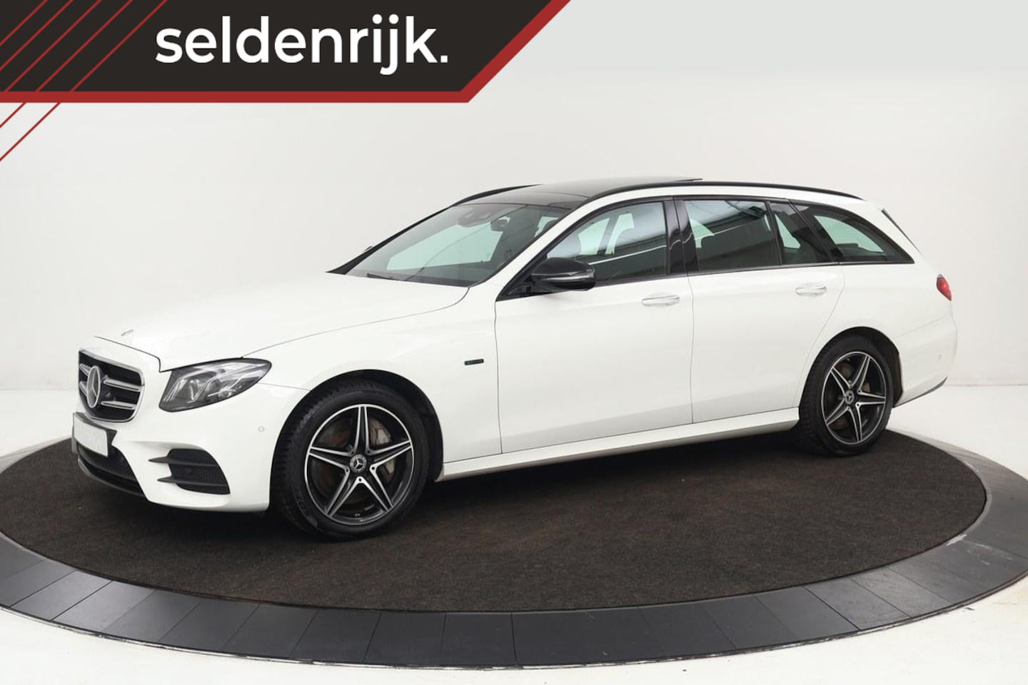 Mercedes-Benz E-klasse - 300de AMG Night | Panoramadak | Adaptive cruise | Burmester Sound | Stoelverwarming | Sfee - AutoWereld.nl