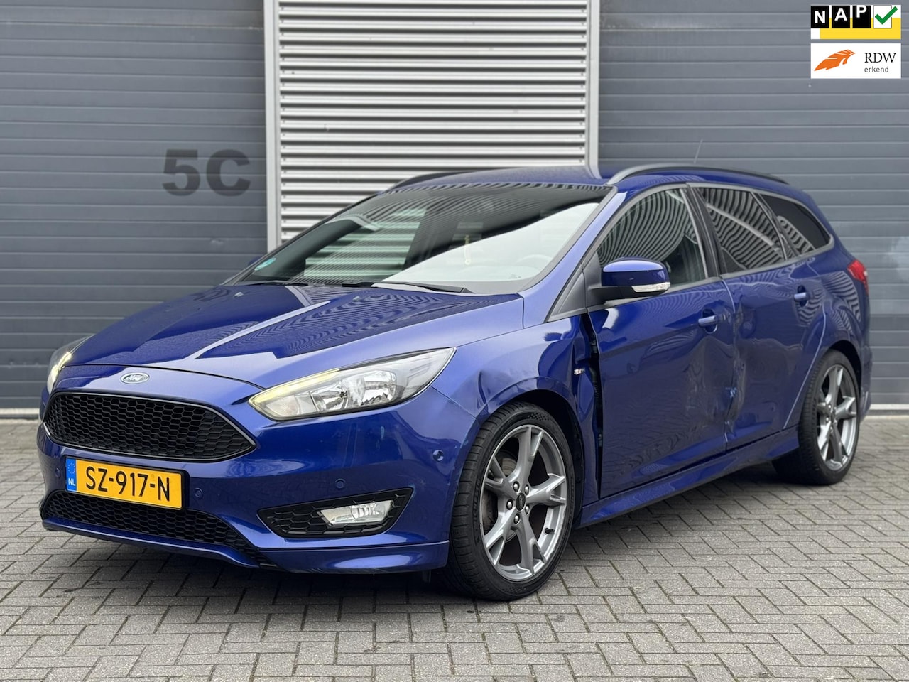 Ford Focus Wagon - 1.0 ST-Line 2018 Navi/Pdc/18'' - AutoWereld.nl